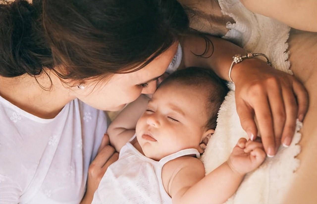 母乳喂养如遇3种情况,需及时添加奶粉,盲目坚持只是害娃