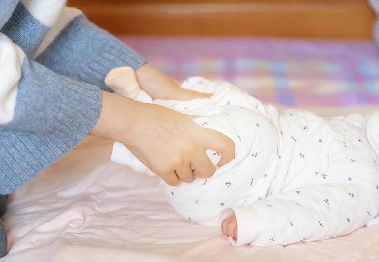 母乳喂养如遇3种情况,需及时添加奶粉,盲目坚持只是害娃
