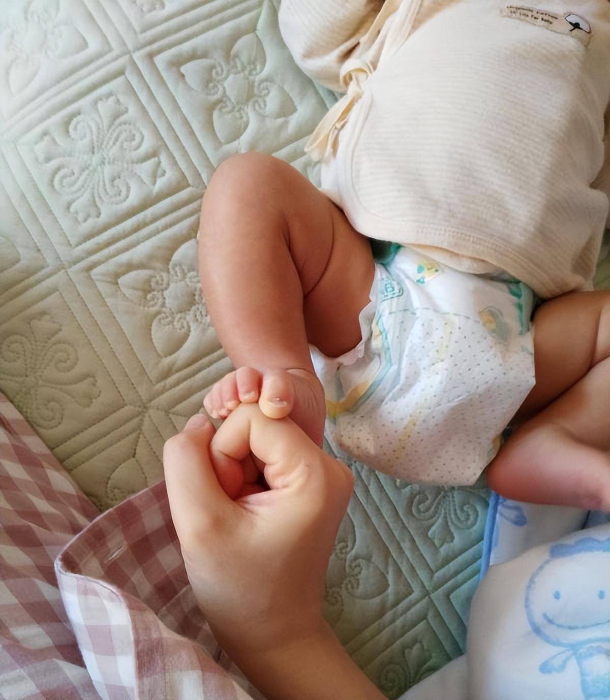 母乳喂养如遇3种情况,需及时添加奶粉,盲目坚持只是害娃