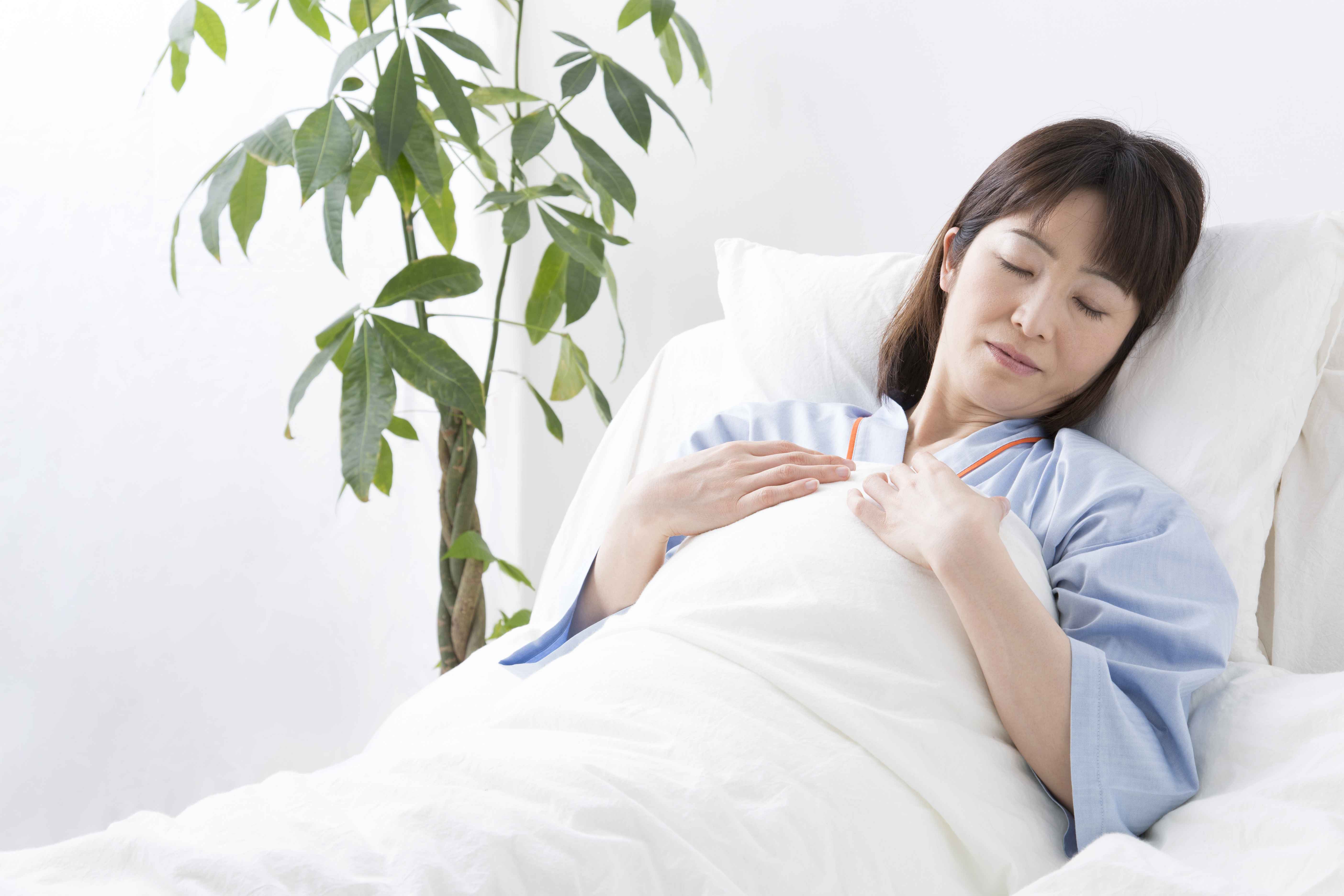 剖腹产后翻身不疼的技巧(剖腹产后翻身的好处)