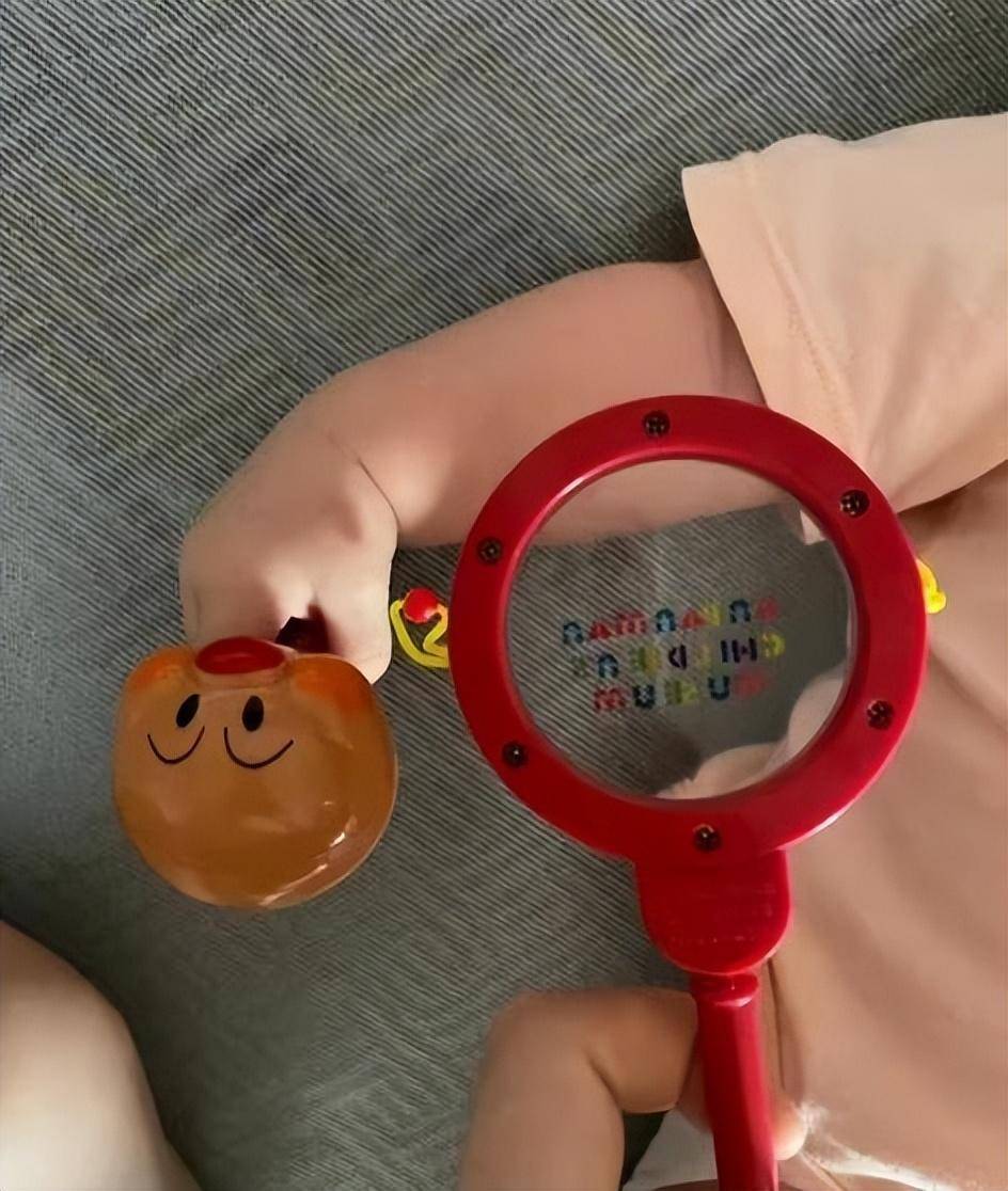 3个月的宝宝发育标准是什么(三个月宝宝如何早教)