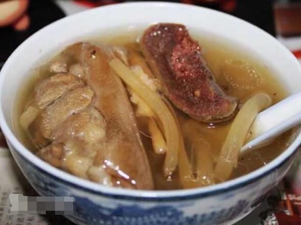女性乳腺炎后奶水变少怎么办(哪些汤适合奶水不足喝)