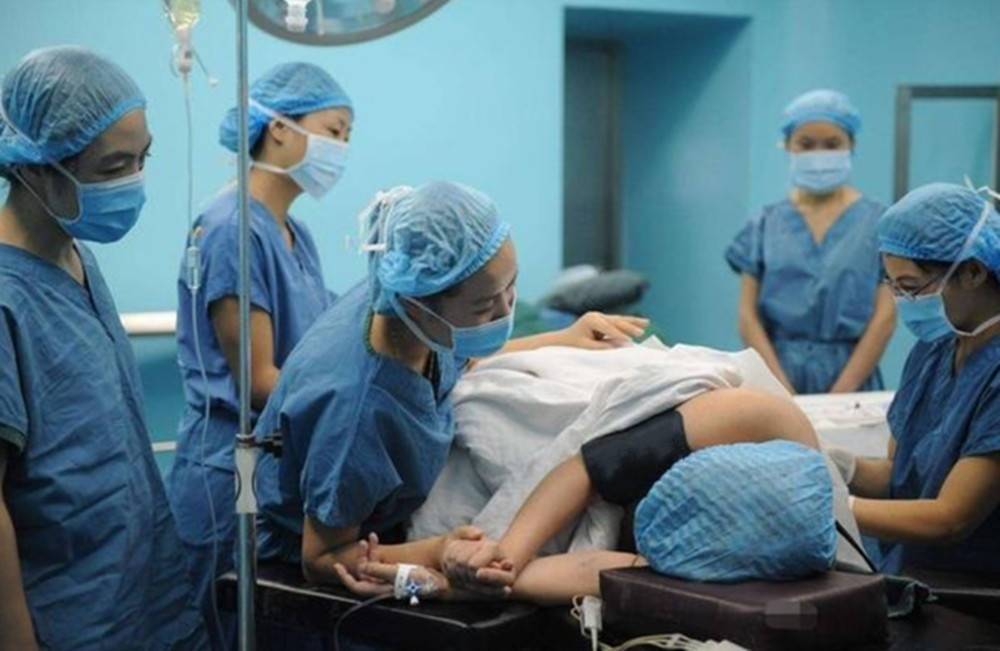 产妇分娩时可以吃东西吗(孕妇生产时吃点什么比较好)