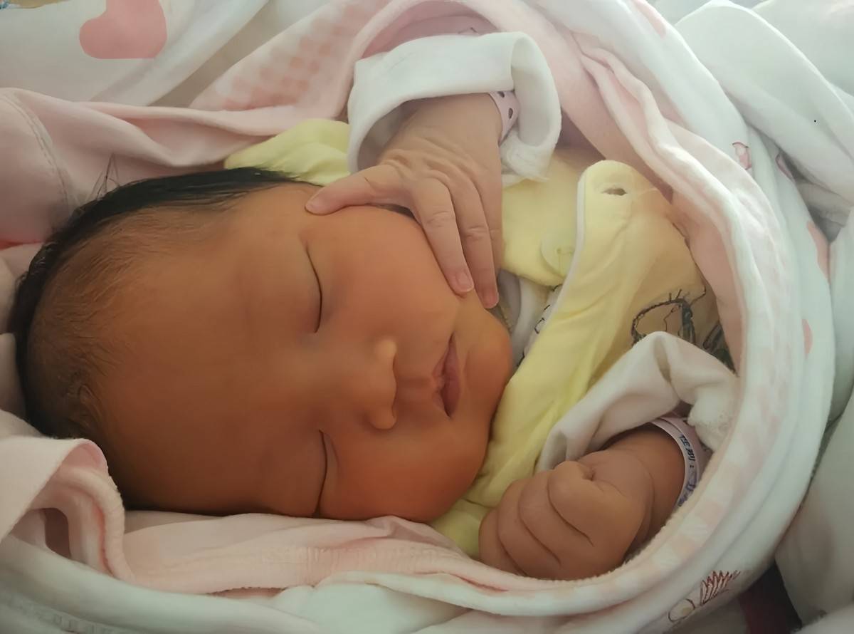 宝宝多少斤出生最好(孕育健康的孩子要注意哪些因素)