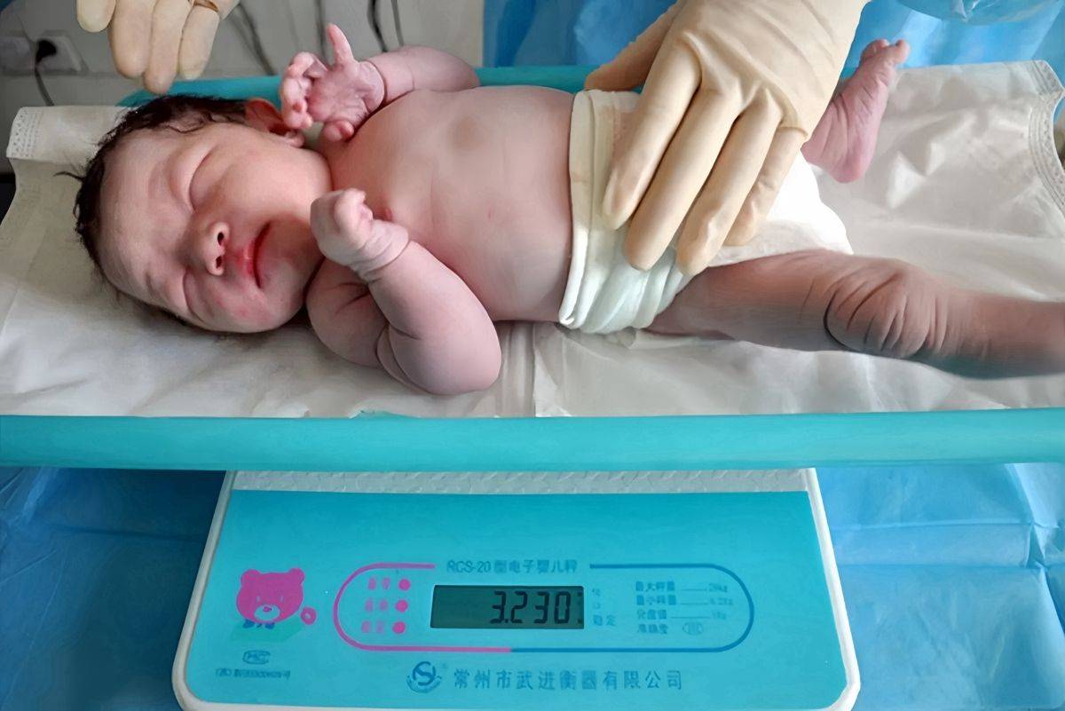 宝宝多少斤出生最好(孕育健康的孩子要注意哪些因素)