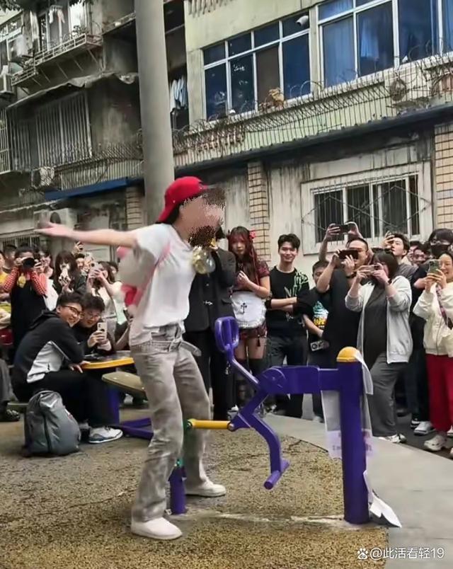 成都"迪士尼"成网红打卡点 成都迪士尼是啥梗？咋火的？