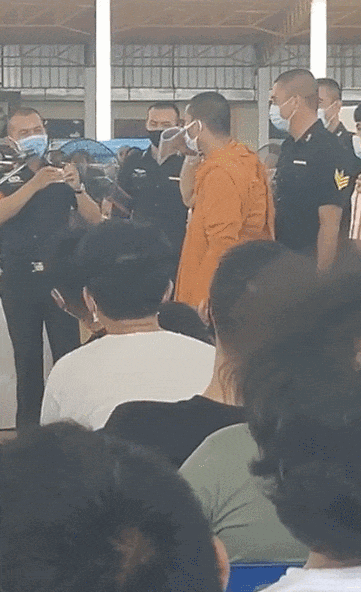 泰国征兵抽签现场堪比综艺节目 有人欢呼雀跃有人嚎啕大哭