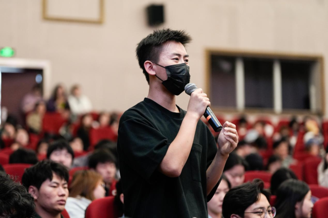 金鸡奖影后何赛飞携获奖电影《追月》来川影了！