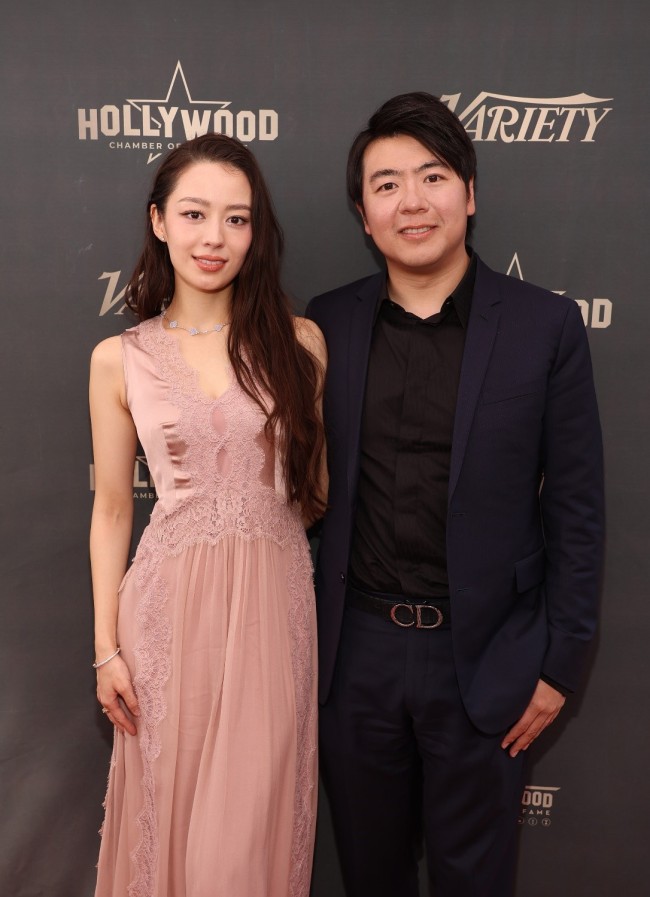顶级钢琴家郎朗摘星好莱坞 华人之光闪耀星光大道