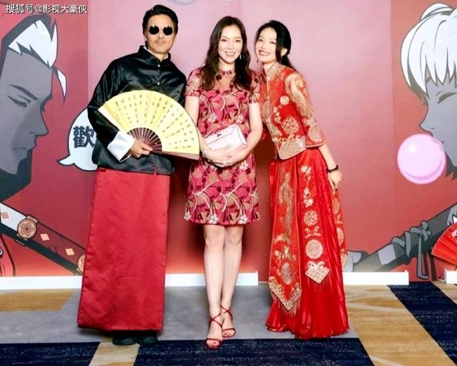 48岁舒淇正式补办婚礼，中式婚纱仅千元，冯德伦邀众星到场见证
