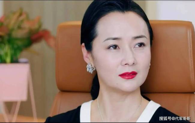 她长得美，演技好，出道25年零绯闻，49岁翻红，生两个儿子太幸福