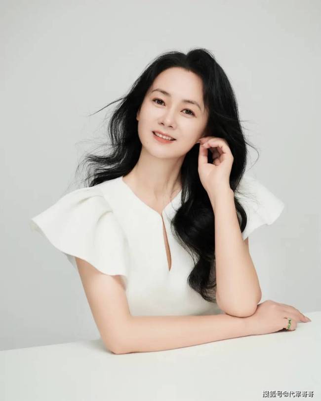 她长得美，演技好，出道25年零绯闻，49岁翻红，生两个儿子太幸福