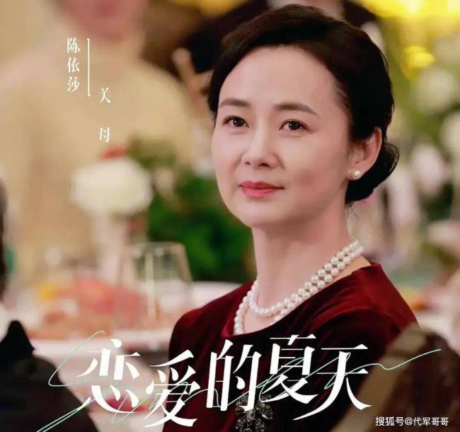 她长得美，演技好，出道25年零绯闻，49岁翻红，生两个儿子太幸福
