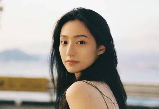 娱乐圈惊现裸聊视频，00后小花与男星亲密关系曝光！
