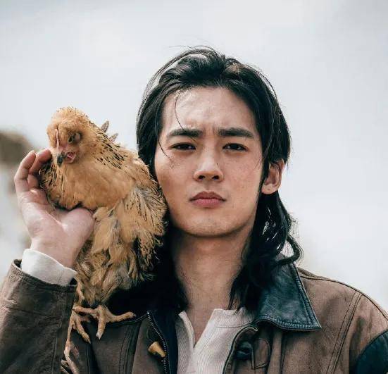 娱乐圈惊现裸聊视频，00后小花与男星亲密关系曝光！