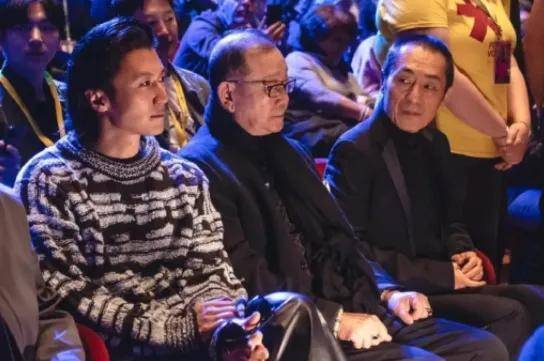43岁谢霆锋太扛老，看着像25岁小伙子，他和林志颖已经是两个传奇