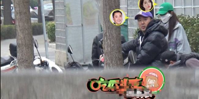 47岁曾黎恋情曝光，男子衣品堪忧长相油腻，身份被扒出并不简单