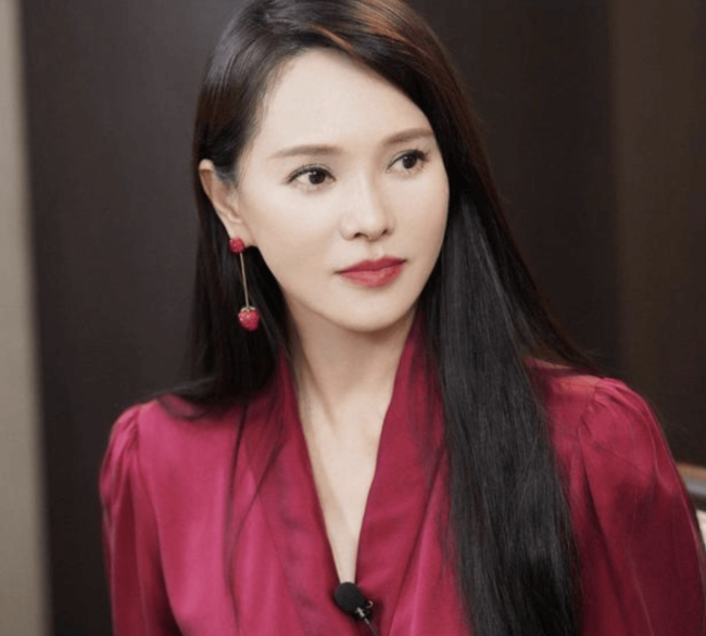 同样是恋爱脑的二婚“才女”，大S和伊能静一对比，就能看出区别