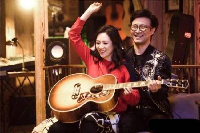 女友小汪峰21岁？汪峰新恋情疑曝光，母亲节带女儿醒醒和网红聚餐