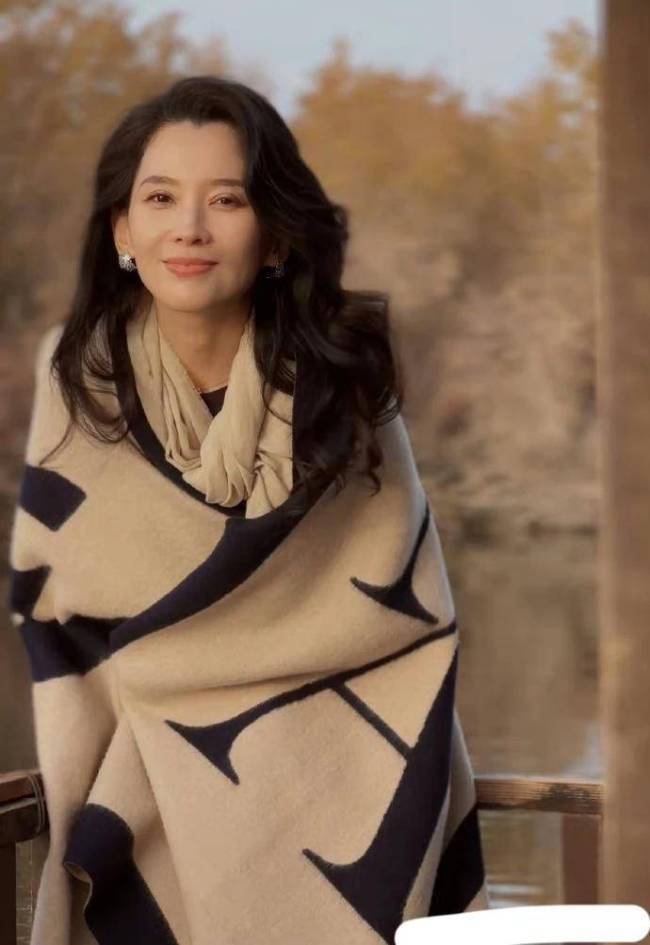 女友小汪峰21岁？汪峰新恋情疑曝光，母亲节带女儿醒醒和网红聚餐
