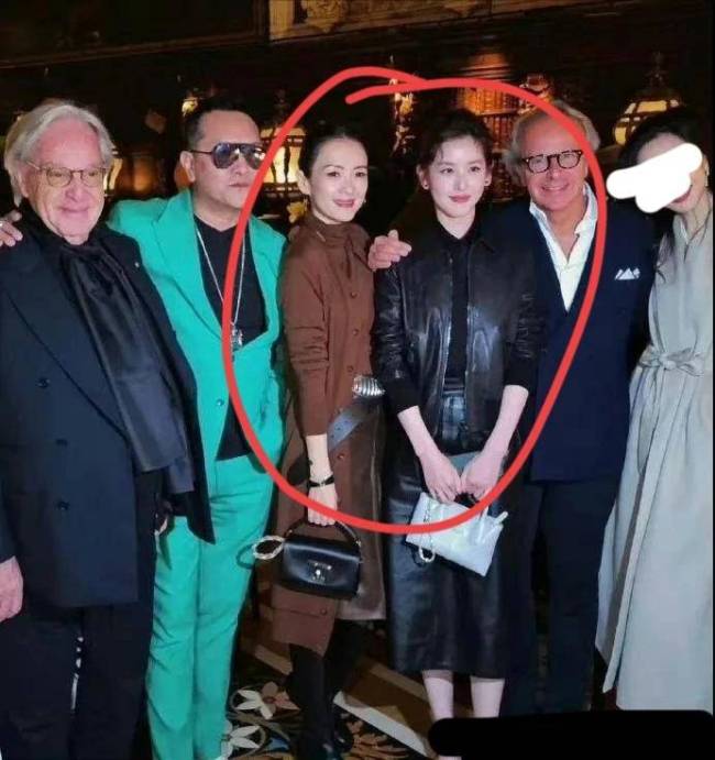 女友小汪峰21岁？汪峰新恋情疑曝光，母亲节带女儿醒醒和网红聚餐