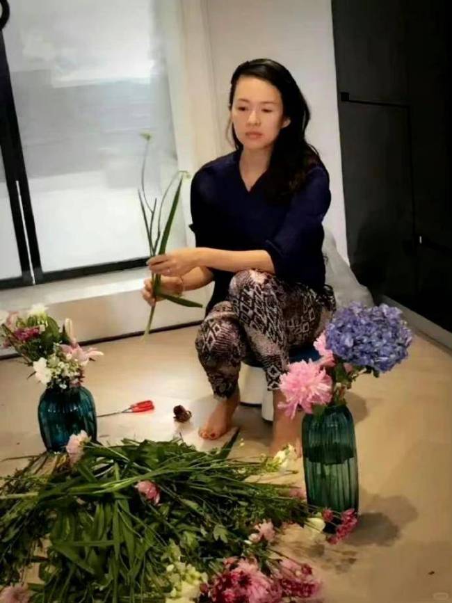 女友小汪峰21岁？汪峰新恋情疑曝光，母亲节带女儿醒醒和网红聚餐