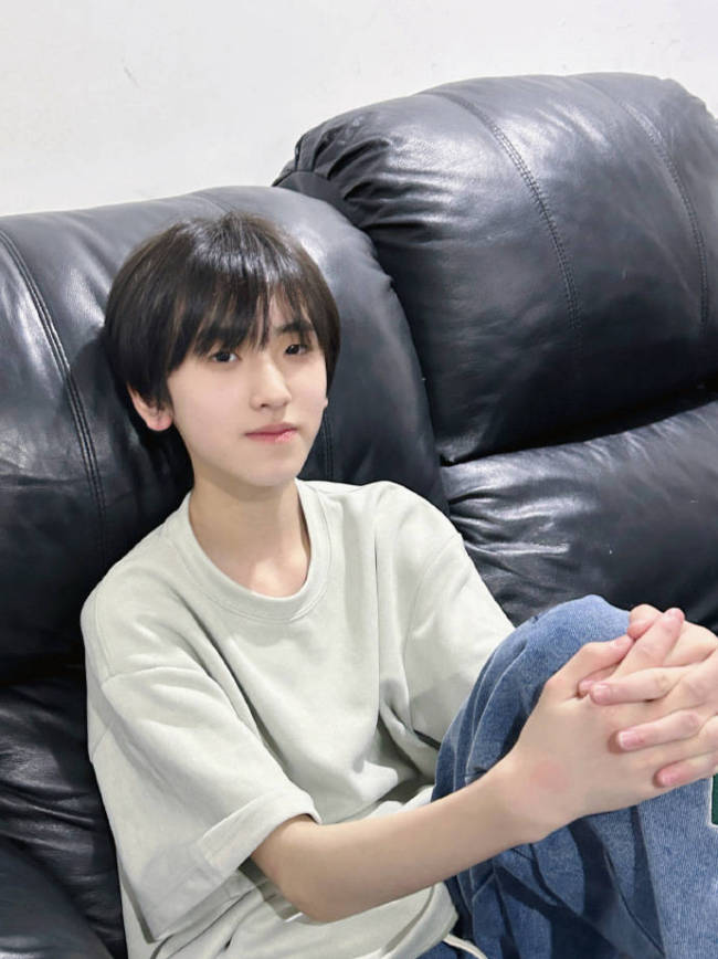 TF家族成员左奇函否认恋情 班主任同学发文解释