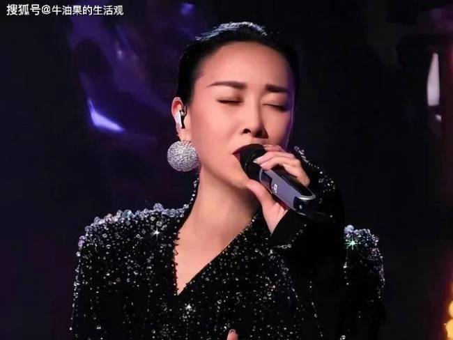 那英意外摔倒无人扶，工作人员怼脸拍摄引众怒，英子回应了