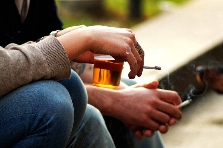 男性下半身衰老有哪些症状(加速男性衰老的五大行为)