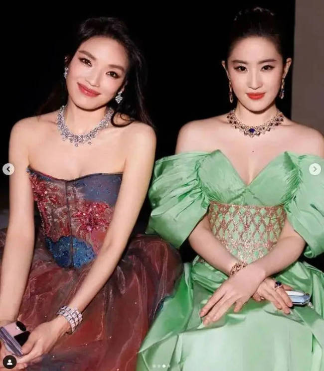 太气人！舒淇活动多次遭日本女星挤压，刘亦菲力挺，品牌方表态