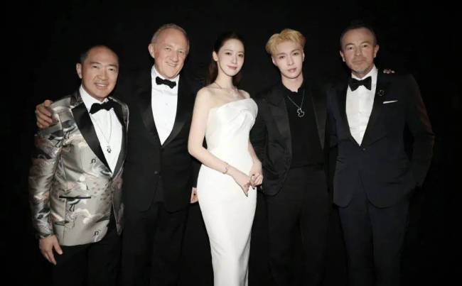 张艺兴林允儿官宣恋情？李佳琦进娱乐圈？付辛博洗白？赖冠霖恋情？符龙飞火不了是玄学？