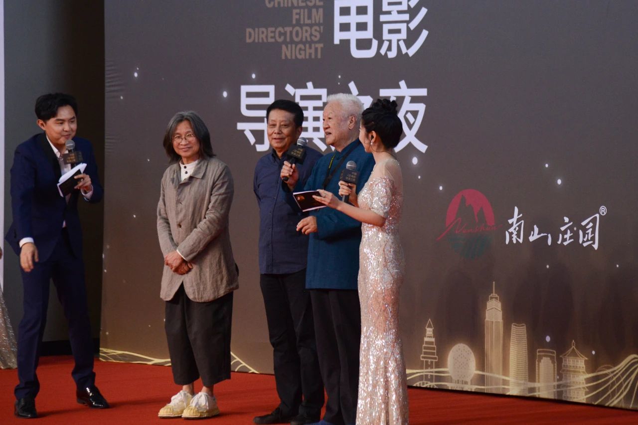 会场主视觉呈现南山庄园品牌元素