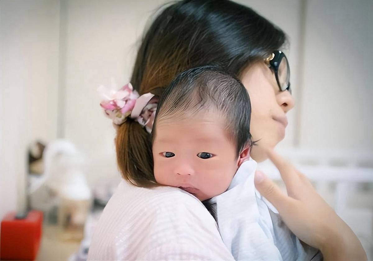 哄宝宝入睡的3个错误方法(怎样可以让宝宝自主入睡)