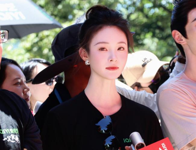 古装剧《一笑随歌》正式开机 李沁辛凯丽演绎生死闺蜜情