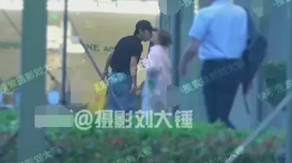 十个勤天的恋情是蒋敦豪 蒋敦豪和女生当街亲吻被拍