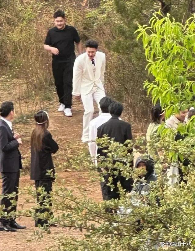 黄子韬节目求婚徐艺洋 网友：有一种熟人作案的尬尴