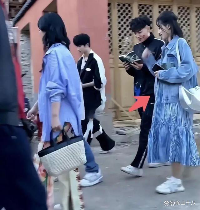 黄子韬节目求婚徐艺洋 网友：有一种熟人作案的尬尴