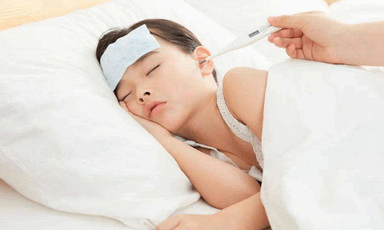 孩子高热惊厥有什么前兆(孩子高热惊厥前兆表现有哪些)