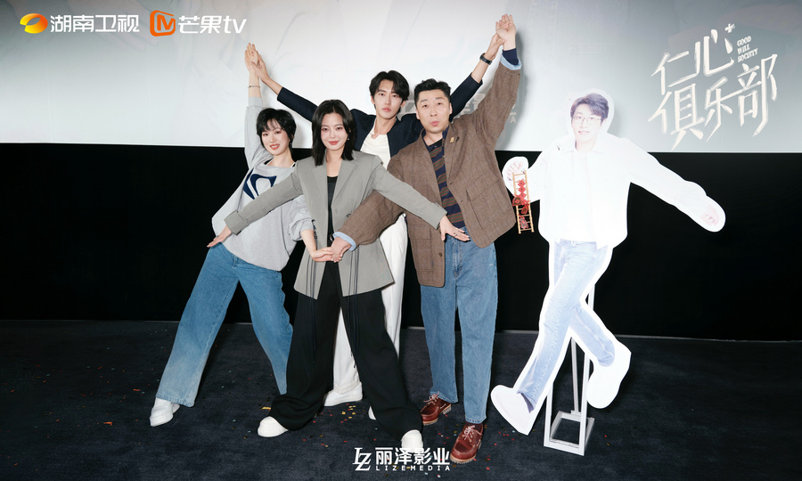 一群穿着西装笔挺的男子与配字

AI 生成的内容可能不正确。