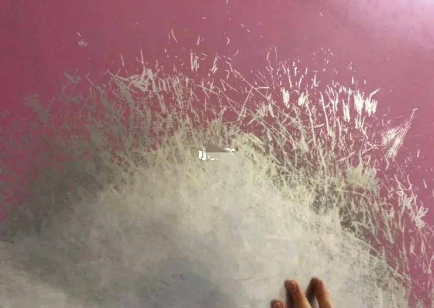 生孩子到底有多疼？医院待产室墙上的抓痕告诉你