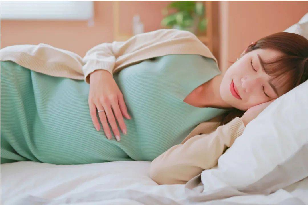 孕期睡觉能平躺吗？第几周开始需要侧睡？一文说清