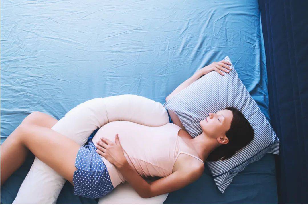 孕期睡觉能平躺吗？第几周开始需要侧睡？一文说清
