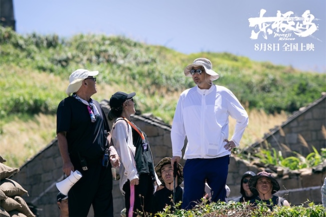 电影《东极岛》发布“让全世界知道”创作特辑 导演管虎、费振翔六年筹备、带剧组上岛下海 只为让世界看到国人大义和血性！