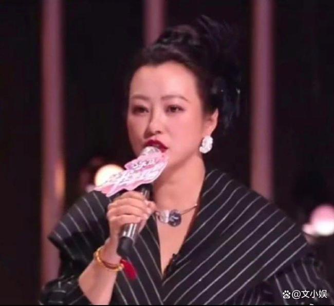 郝蕾直怼乐评人 评审标准引争议