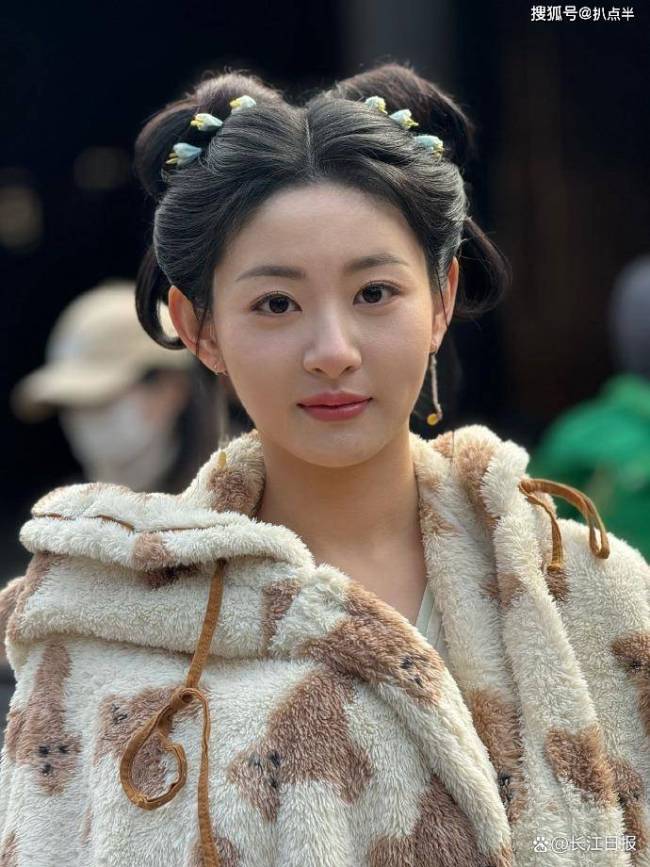 “古风美人”赵晴：新晋热搜圣体，能靠这波热度跻身一线吗？争议中前行