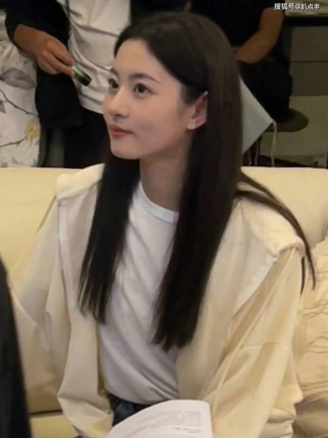 “古风美人”赵晴：新晋热搜圣体，能靠这波热度跻身一线吗？争议中前行