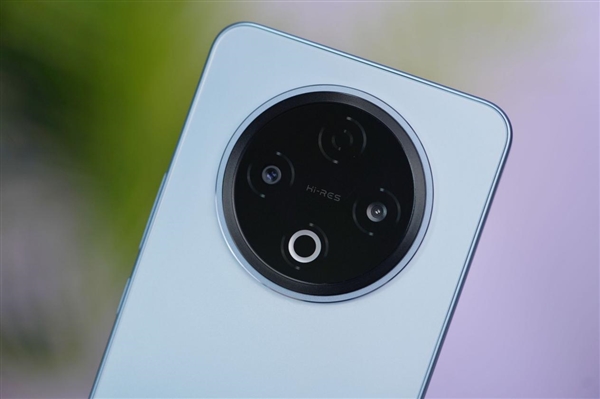 8200mAh双灭霸手机！vivo Y500图赏