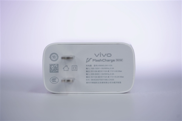 8200mAh双灭霸手机！vivo Y500图赏