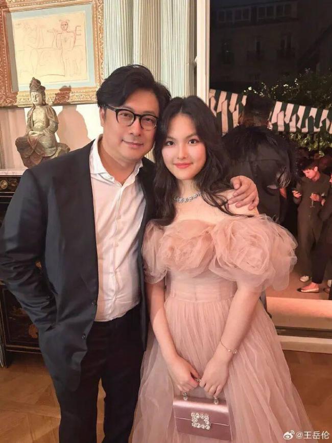 李湘王岳伦发文恭喜王诗龄 Angela获国际绘画金奖