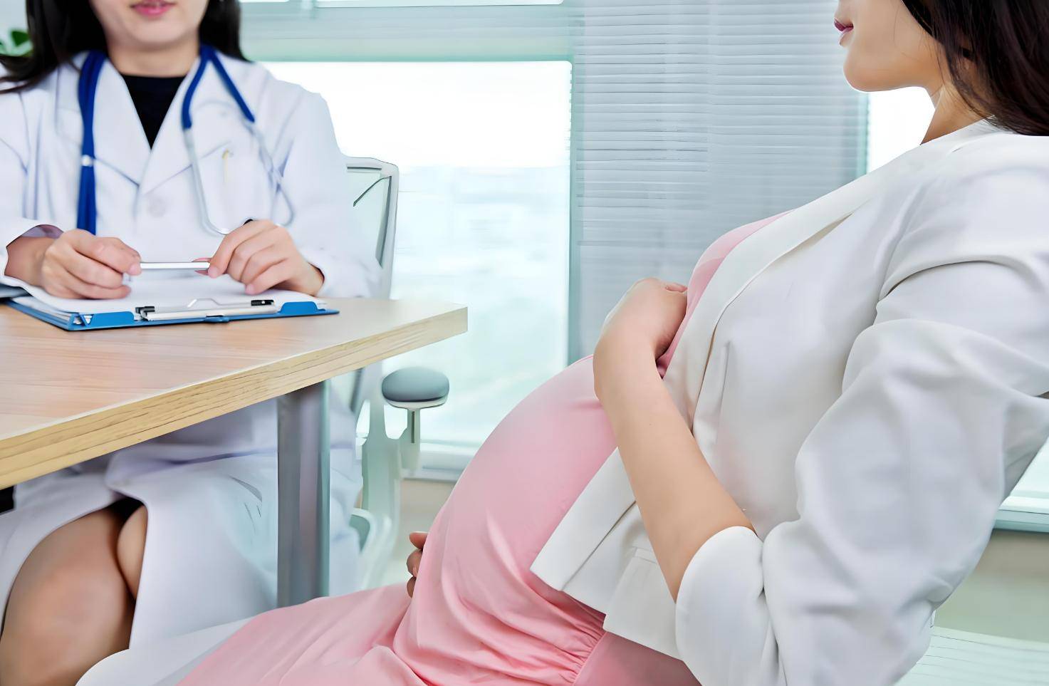 医生谈女性最佳生育年龄:35岁以上生育容易生出傻孩子?